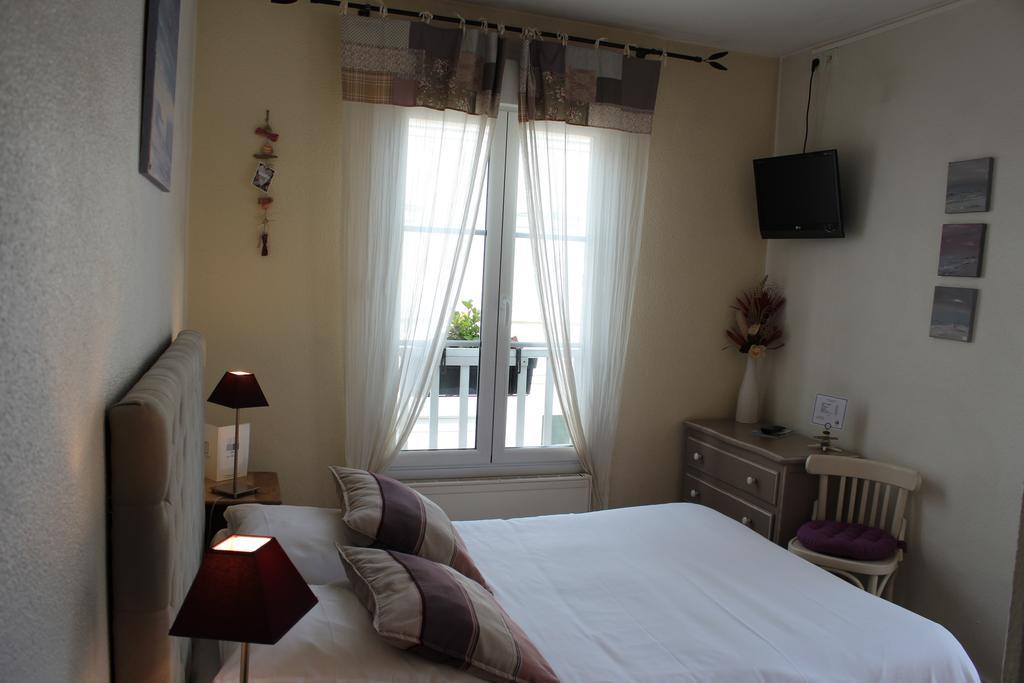 Hotel Des Falaises Villers-sur-Mer Ruang foto