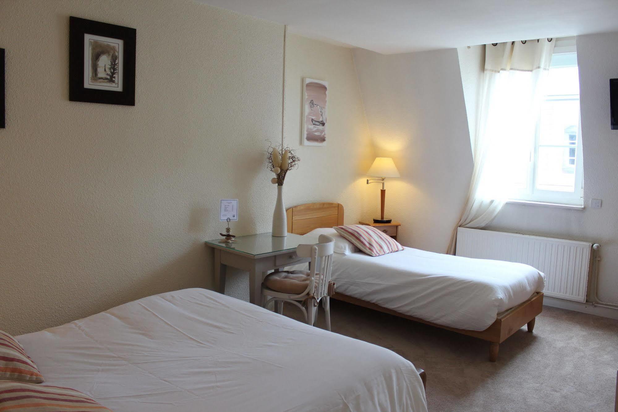 Hotel Des Falaises Villers-sur-Mer Bagian luar foto
