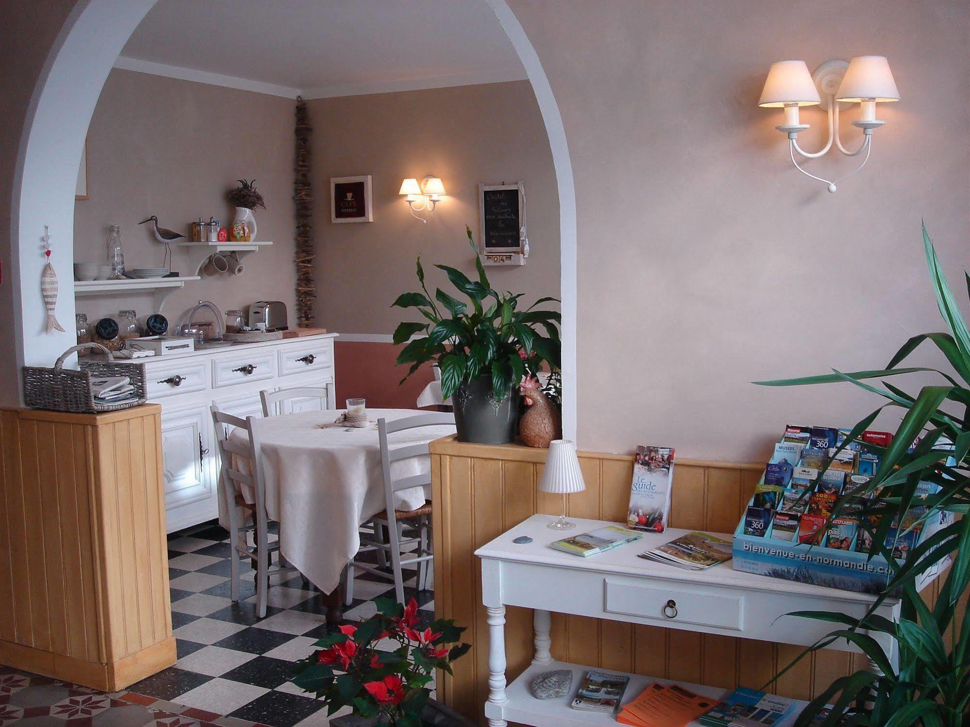 Hotel Des Falaises Villers-sur-Mer Bagian luar foto