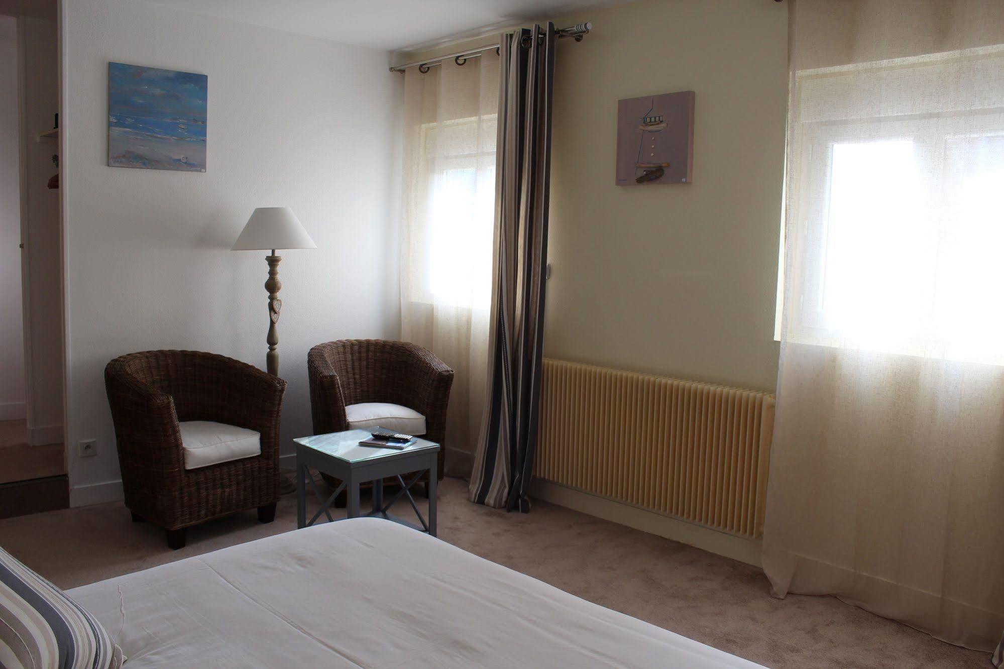 Hotel Des Falaises Villers-sur-Mer Bagian luar foto