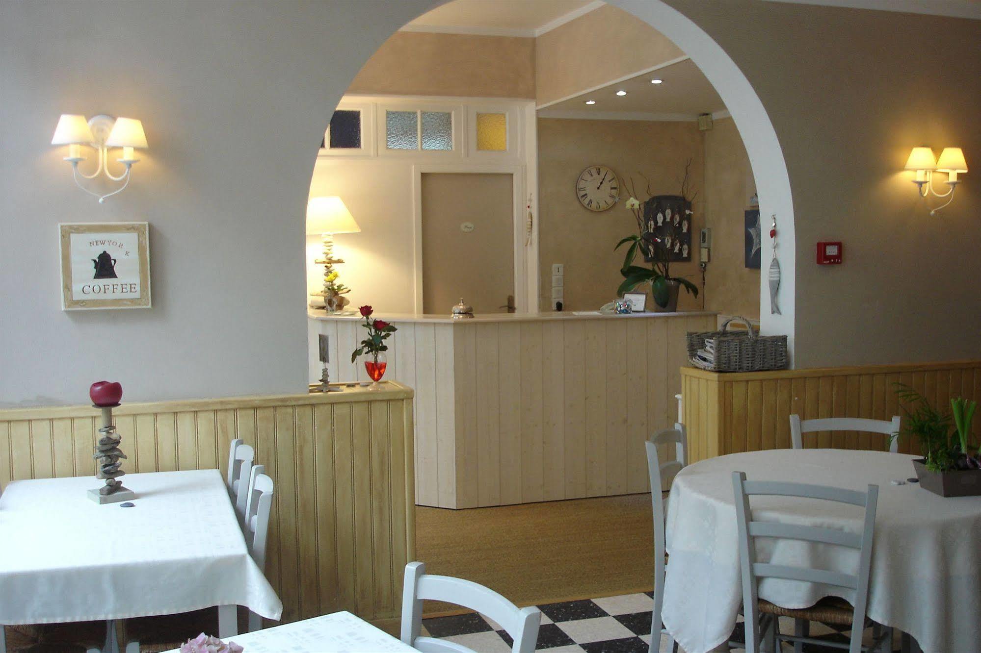 Hotel Des Falaises Villers-sur-Mer Bagian luar foto